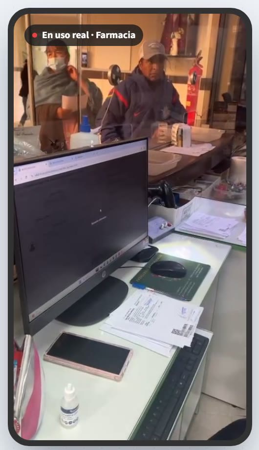 Farmacia de hospital usando el sistema para dispensar